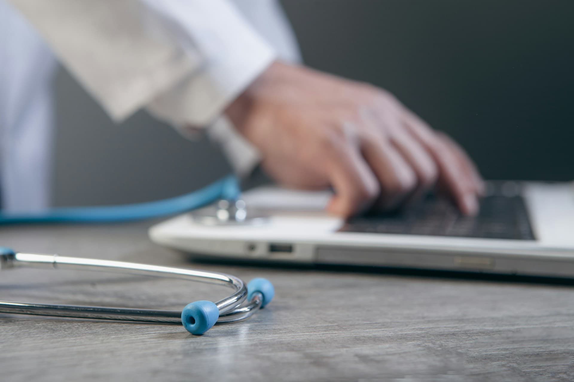 Recepta online dla pracujących za granicą – jak działa usługa dla Polaków poza krajem